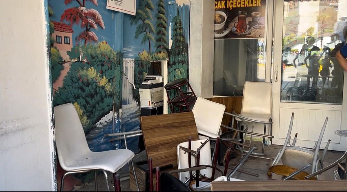 Bursa\'da Adliye Önünde Kavga: 3 Yaralı, 5 Gözaltı