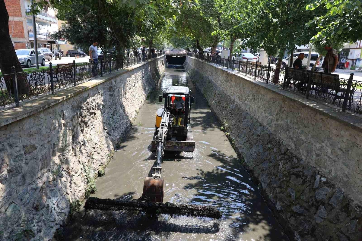 Büyükşehir\'den derelerde temizlik seferberliği