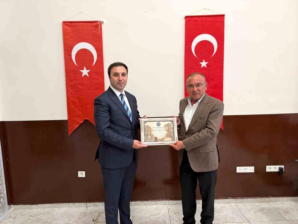 Çavdarhisar Kaymakamı Murat Ak\'a Fahri Hemşehrilik Beratı