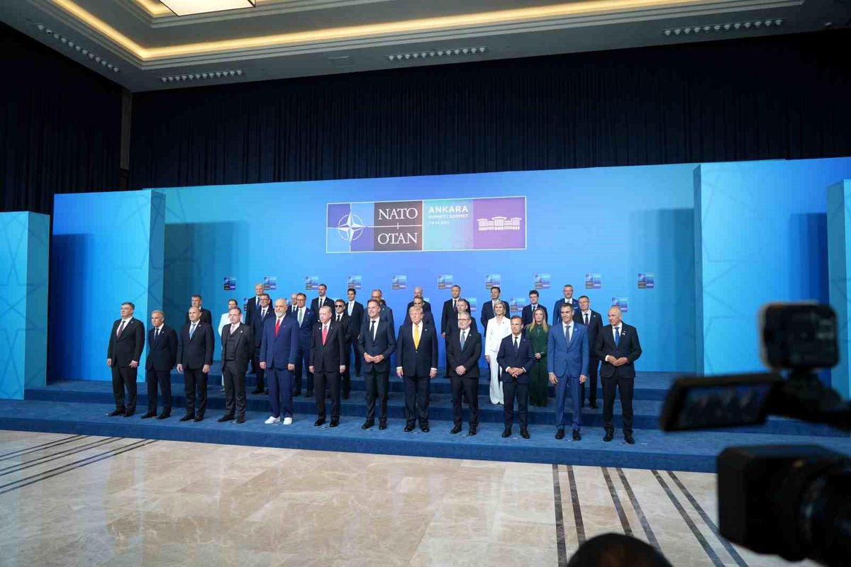 Çekya\'da NATO Zirvesi Krizi