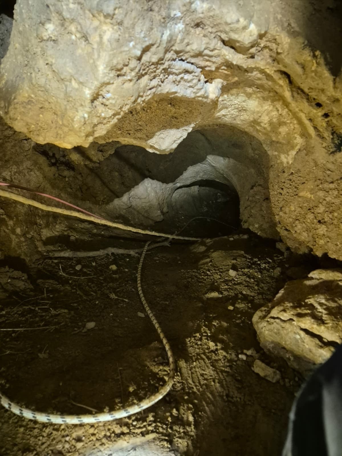 Çorum\'da Mahsur Kalan Kazıcı İçin Kurtarma Çalışması