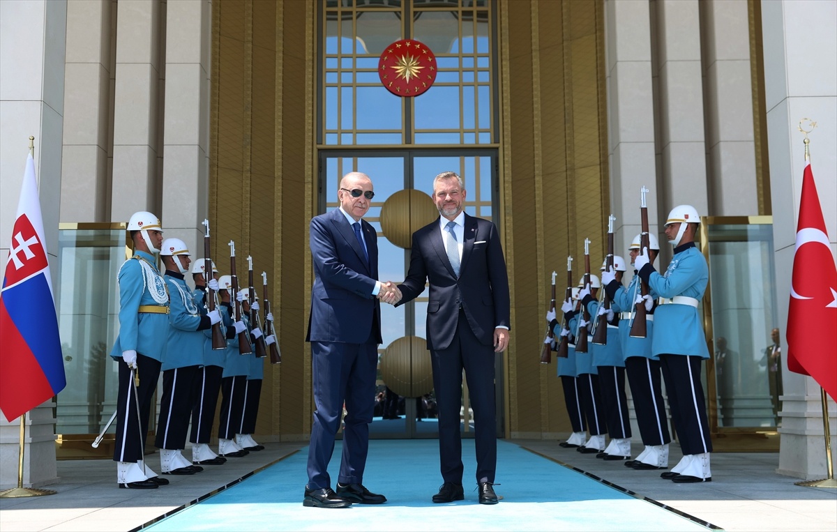 Erdoğan, Slovakyalı Pellegrini ile NATO Zirvesi\'nde Görüştü