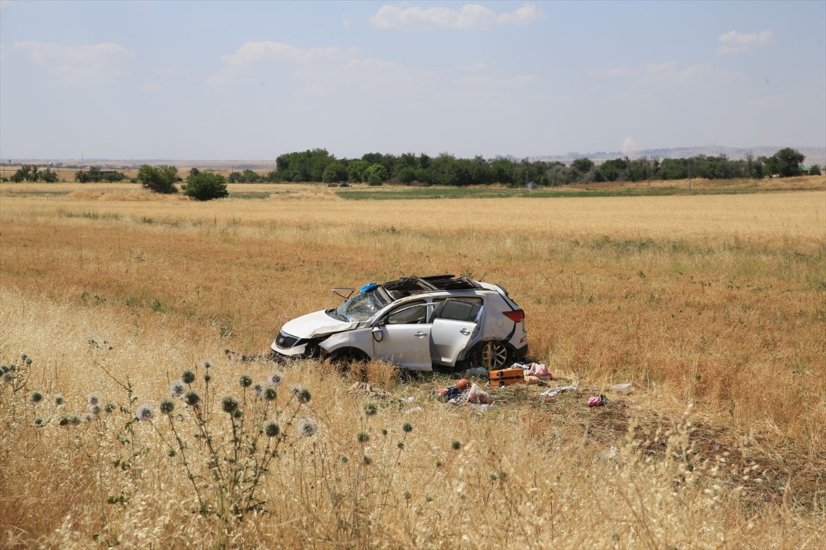 Diyarbakır\'da Otomobil Şarampole Devrildi: 5 Yaralı
