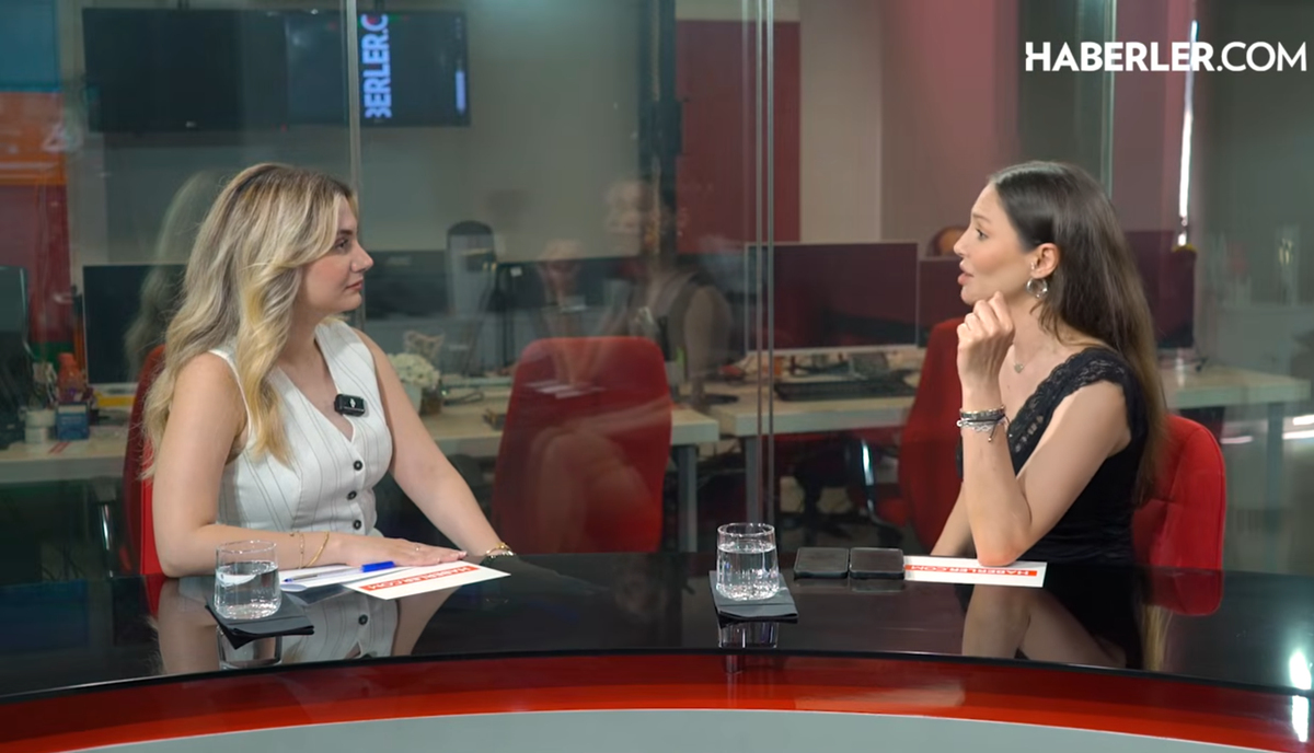 Duygu Çetinkaya\'dan çarpıcı itiraflar! "Bir yapımcı beni odaya kilitledi"