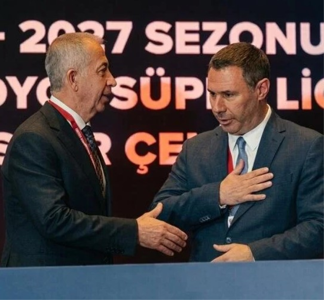 Elini uzattı ancak karşılık alamadı! Kura çekimine damga vuran anlar