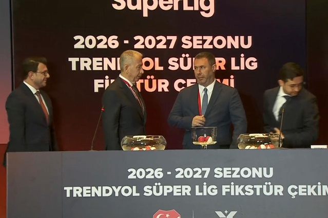 Elini uzattı ancak karşılık alamadı! Kura çekimine damga vuran anlar