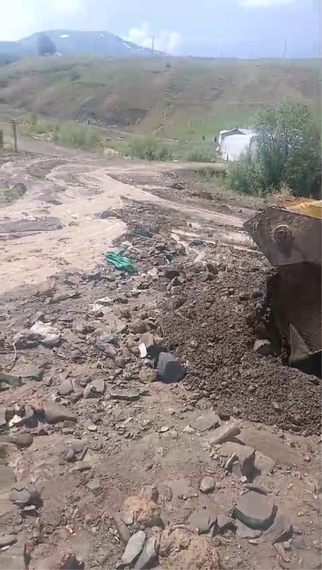 Erzurum'da sel felaketi: <a class='keyword-sd' href='/tarim/' title='Tarım'>Tarım</a> arazileri sular altında