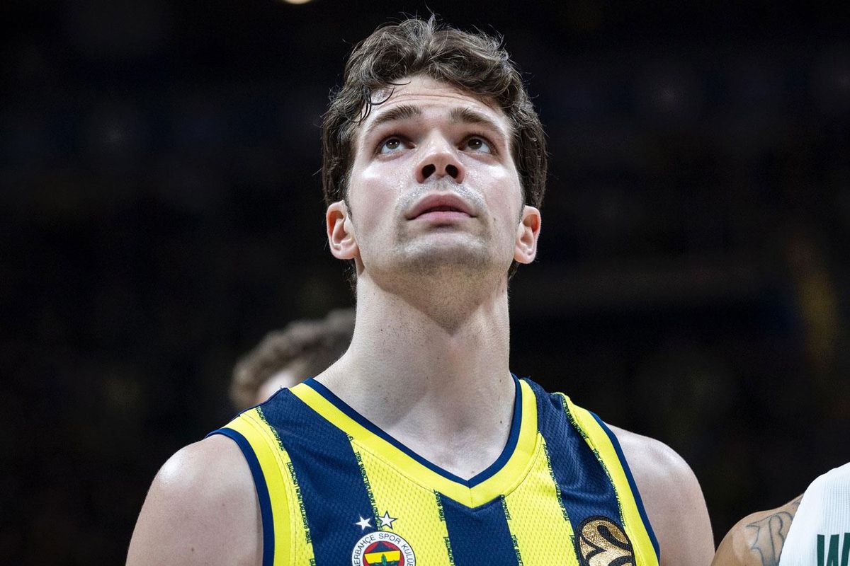 Fenerbahçe, milli basketbolcu Tarık Biberovic\'e veda etti