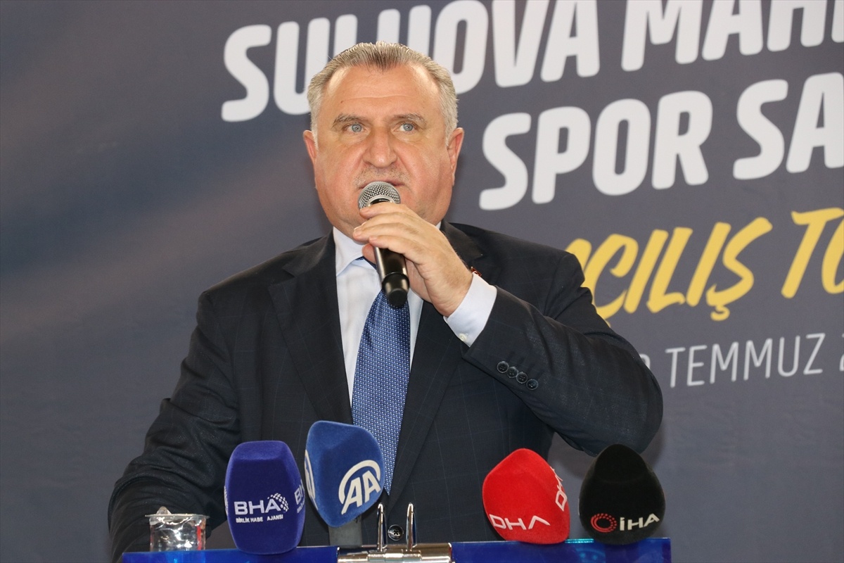 Bakan Bak: Spor tesisleriyle gençleri bağımlılıktan koruyoruz