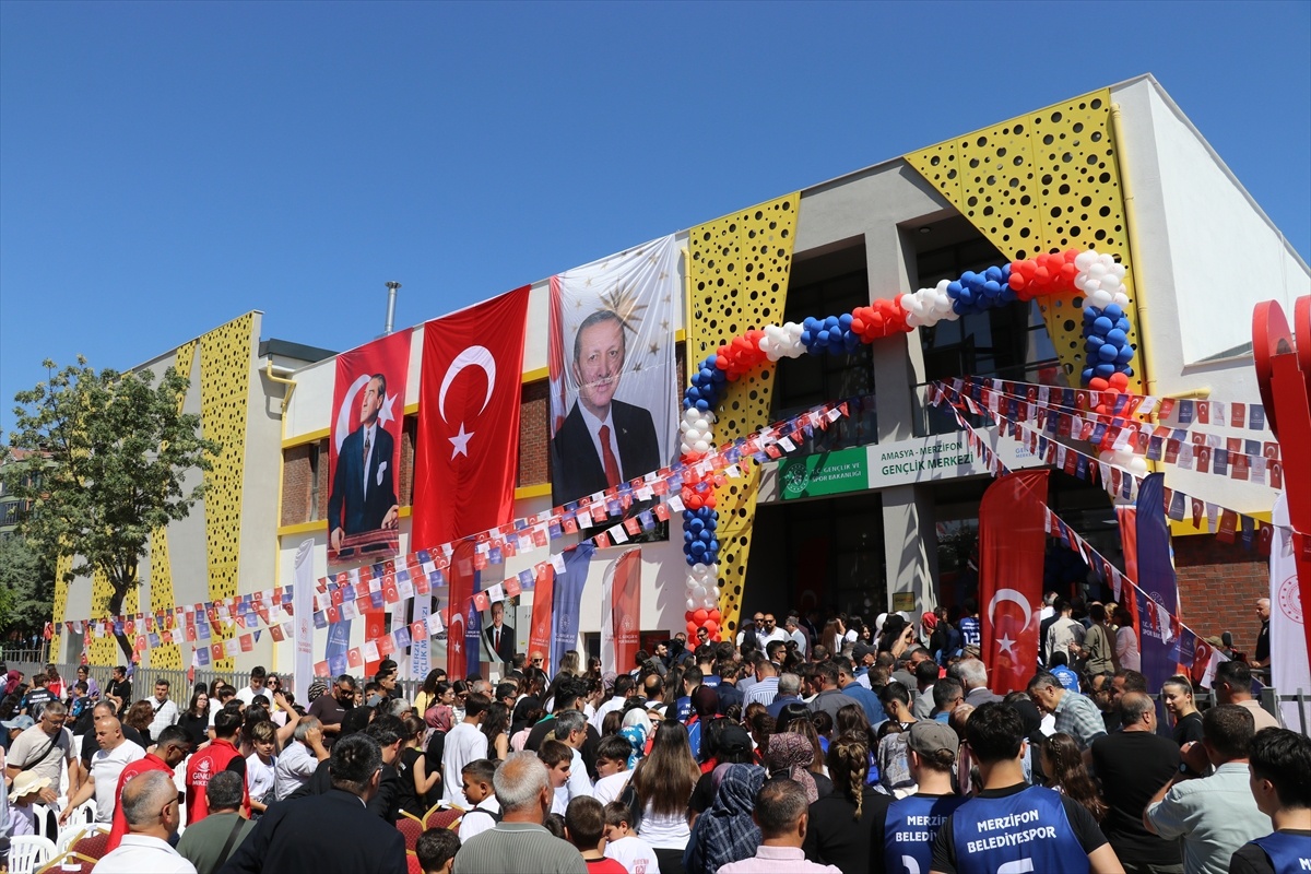 Bakan Bak: Türkiye\'de spor tesisi devrimi yaşanıyor