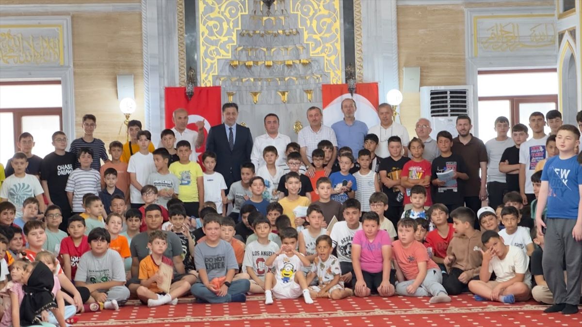 Hasan Çırak\'a Kızılay\'dan Plaket