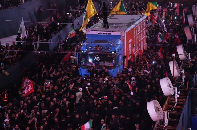 Hamaney'in naaşı Kerbela'ya getirildi: Katılanların sayısı şok etti