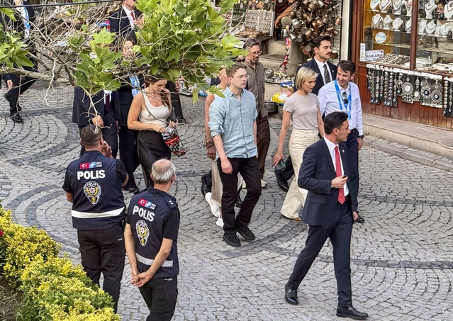İzlanda Başbakanı Ankara Kalesi’ni Ziyaret Etti