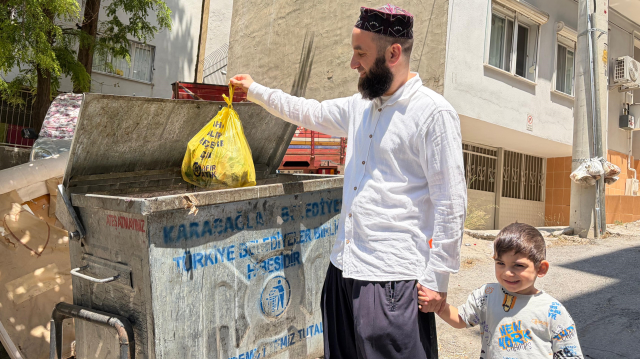 İzmirli kuyumcu eşinin çöp sanıp attığı 400 bin lirayı konteynerde buldu