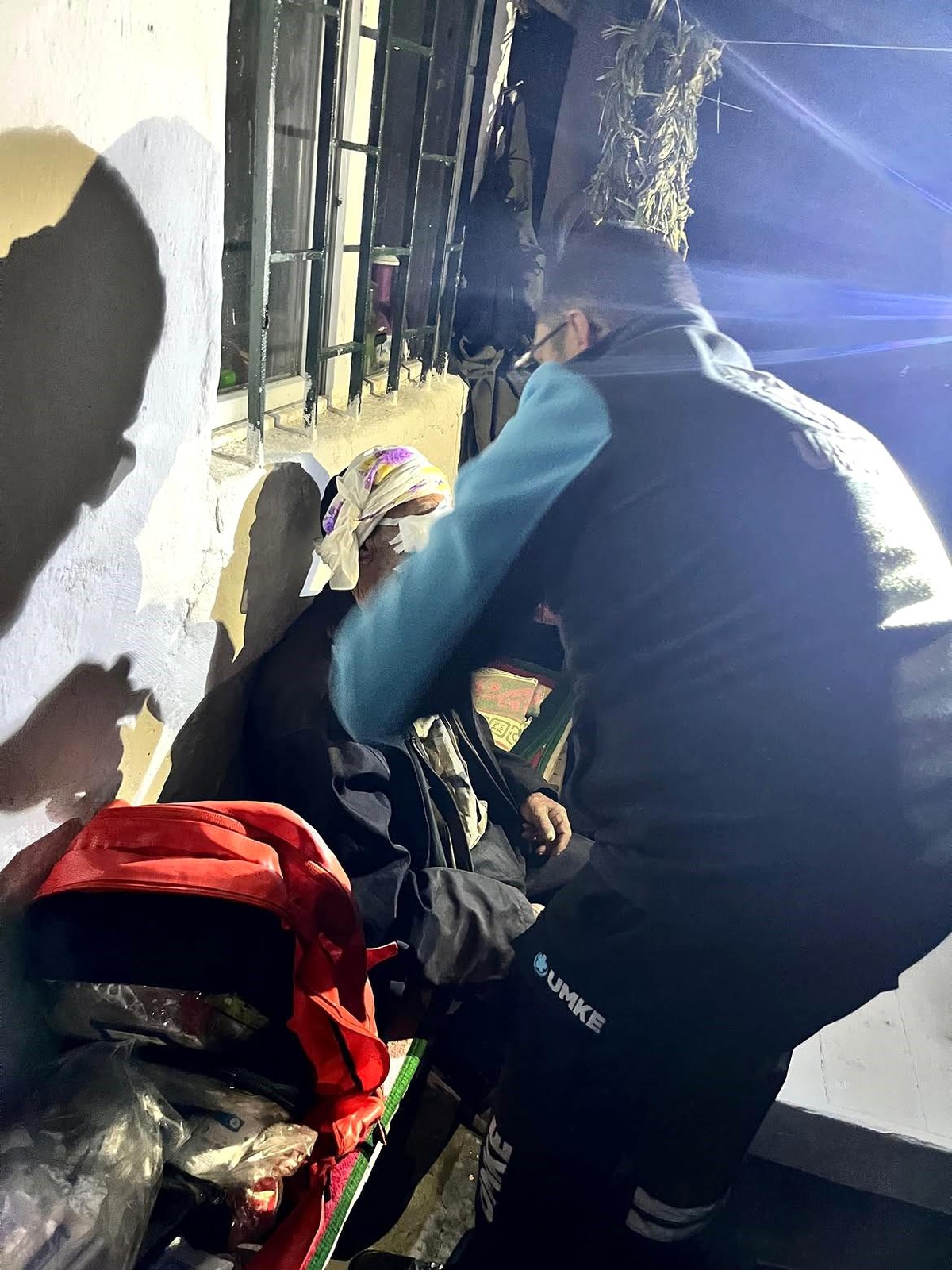 Kars\'ta Yaşlı Vatandaşa Zorlu Kurtarma Operasyonu