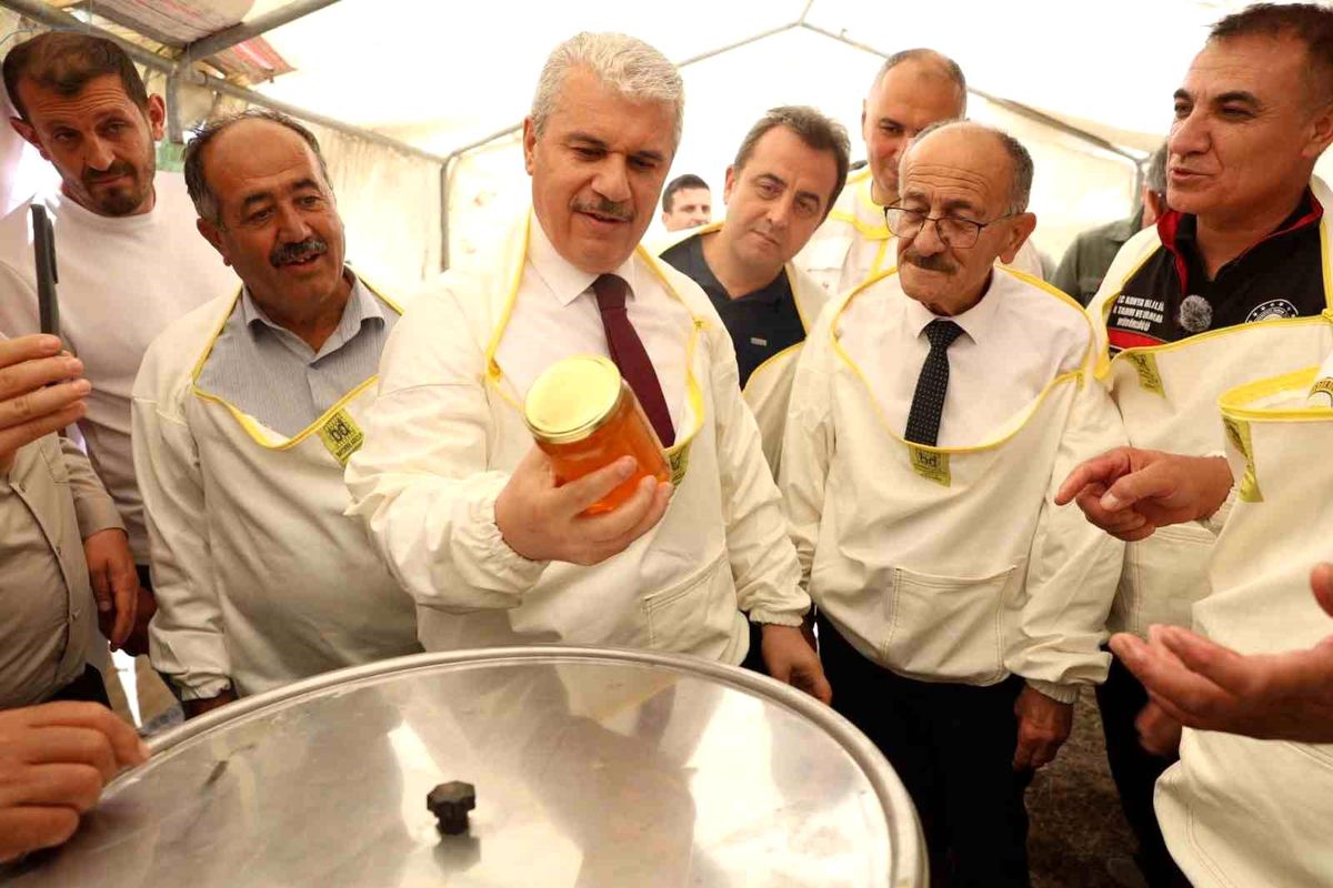 Konya\'da geleneksel bal hasadı programı