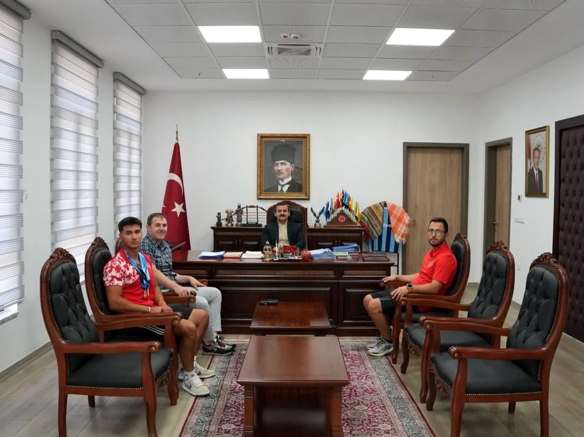 Dünya Şampiyonu Rahmi Kaan Karahan Kaymakamı Ziyaret Etti