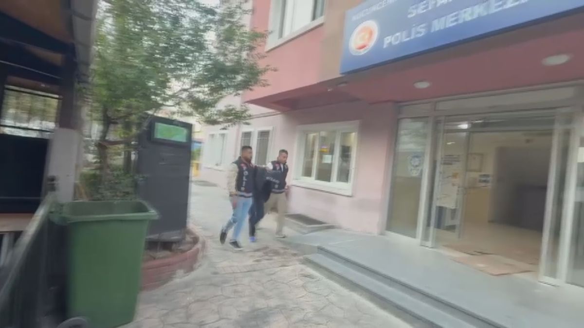 Küçükçekmece\'de 17 Yaşındaki Şüpheli Uyuşturucudan Gözaltına Alındı
