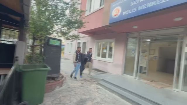 Küçükçekmece’de 17 Yaşındaki Şüpheli Uyuşturucudan Gözaltına Alındı
