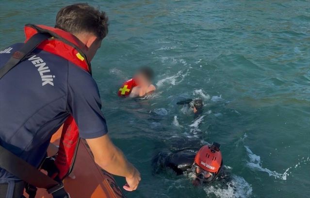 Kuşadası’nda Sörf Yapan İki Kişi Kurtarıldı