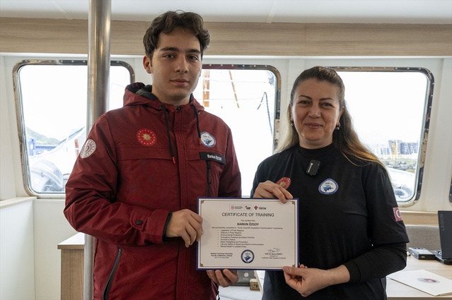 Öğrenciler Arktik’te Hava Kalitesini Test Ediyor