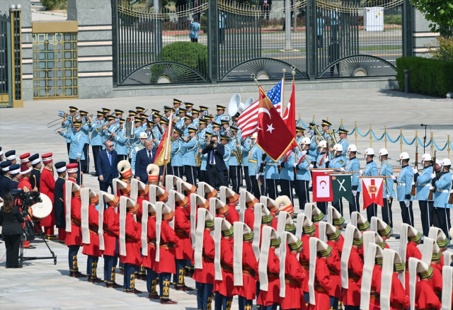 NATO Zirvesi'nde Mehteran'ı övdü, baskı yüzünden sildi: Mehter bando değildi, bir silahtı