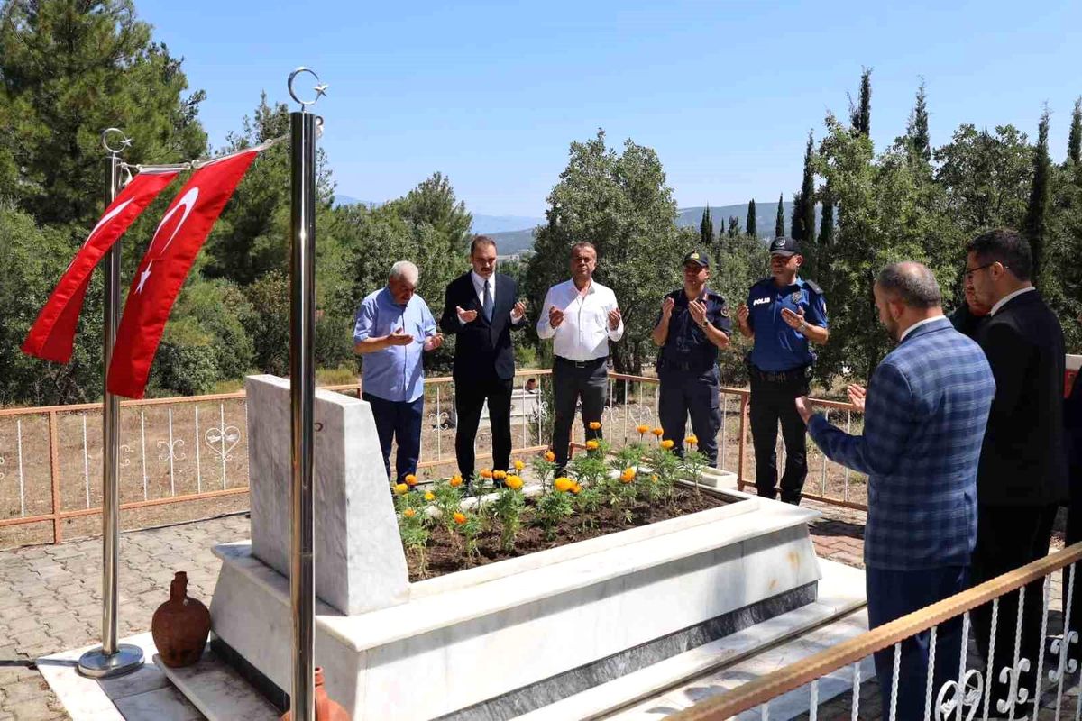 Şehit Uzman Çavuş Emrah Ceylan Kabri Başında Anıldı
