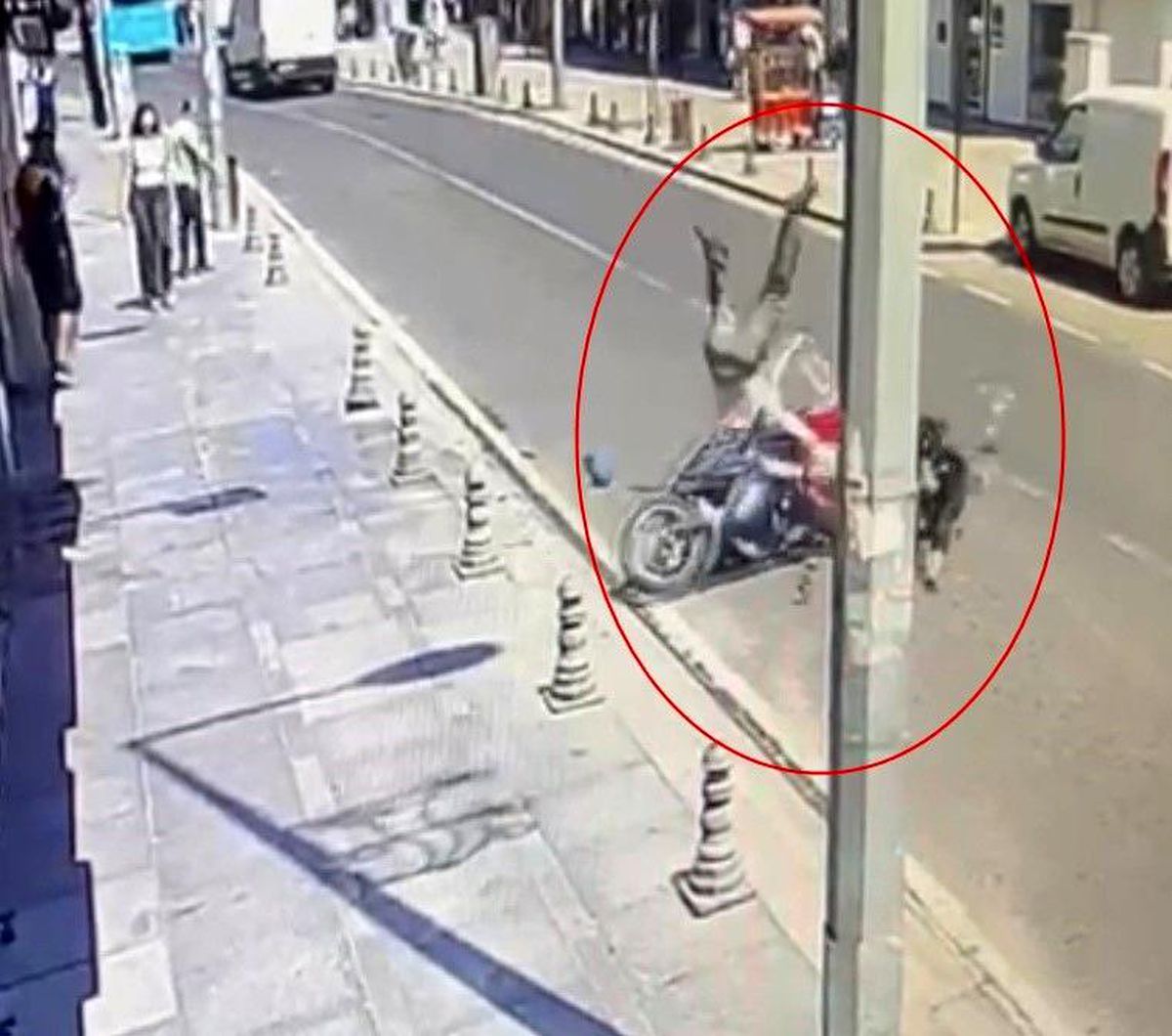 Çorlu\'da Motosiklet Yayaya Çarptı: 2 Yaralı