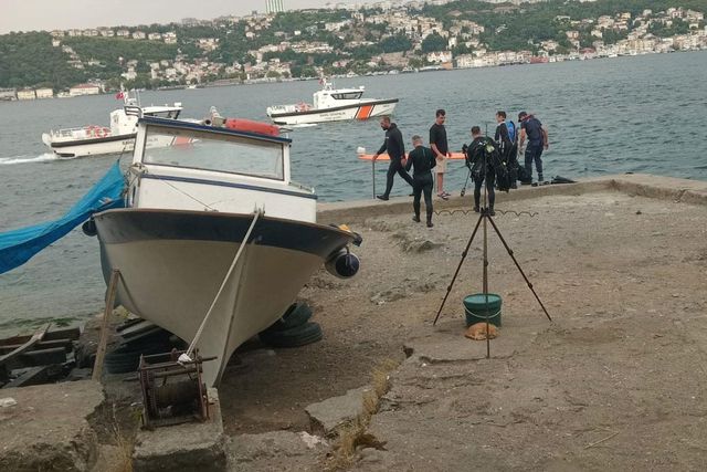 Üsküdar'da midye toplayanlar denizde ceset buldu