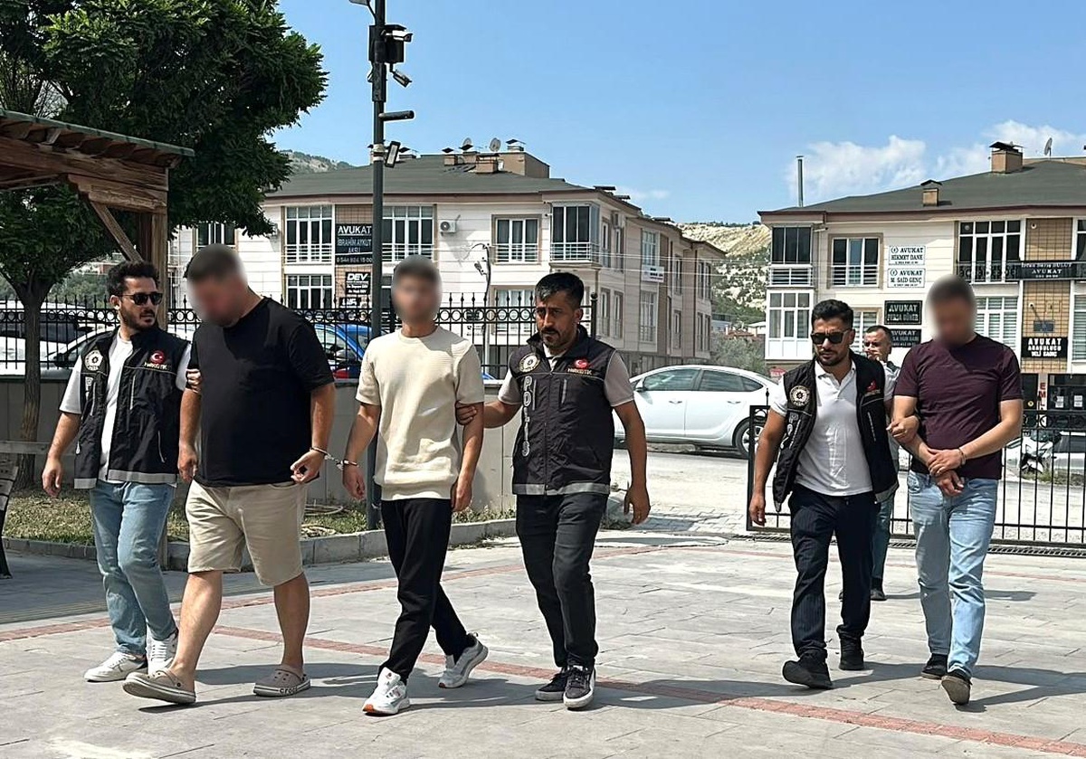 Eski Öğretmene Uyuşturucu Operasyonu