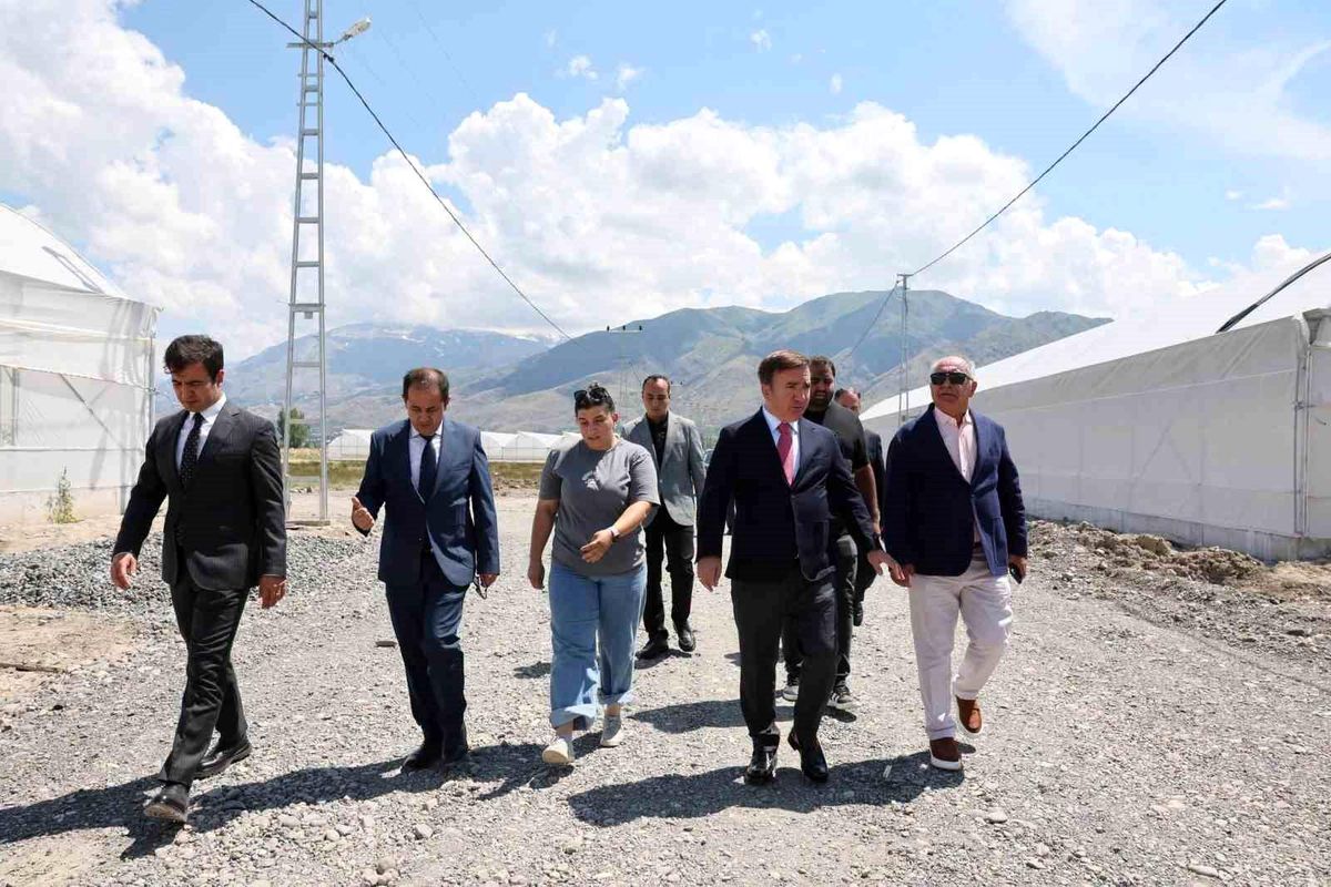 Vali Aydoğdu, Seracıları Ziyaret Etti