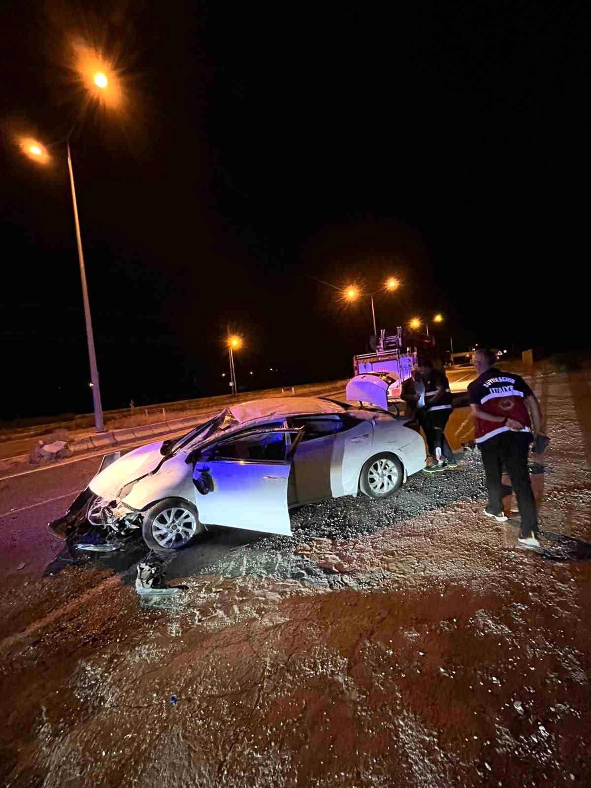 Edremit\'te Trafik Kazası: Bira Kutuları Ortaya Çıktı
