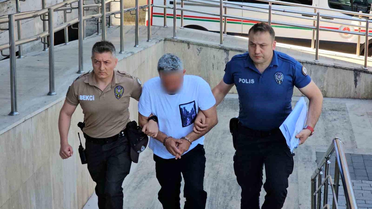 Zonguldak\'ta Trafik Kazası ve Kavga: Kadın Sürücü Gözaltında