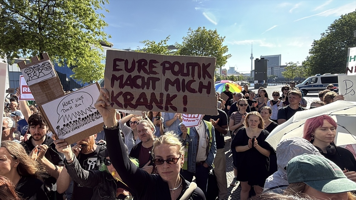 Berlin\'de Sağlık Reformu Protestosu
