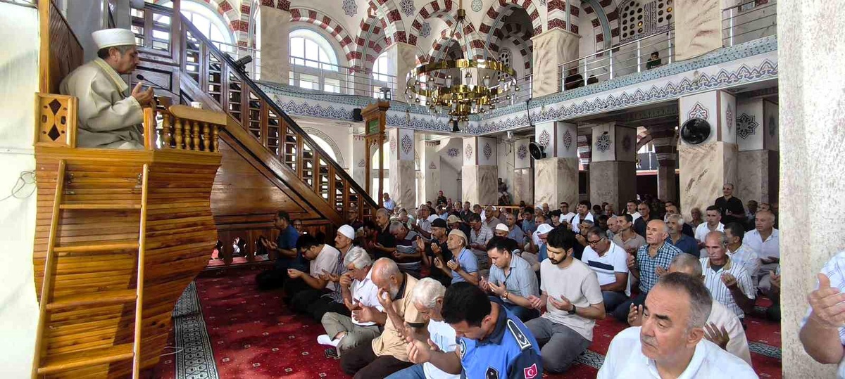 Anamur\'da 40 çocuk şehitler için Kur\'an okudu