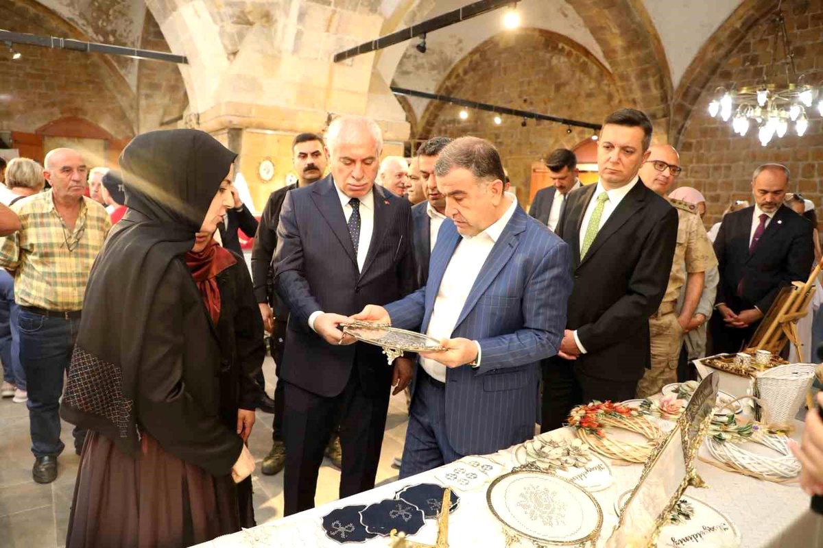 Bayburt\'ta yöresel dokuma ve el sanatları sergisi açıldı