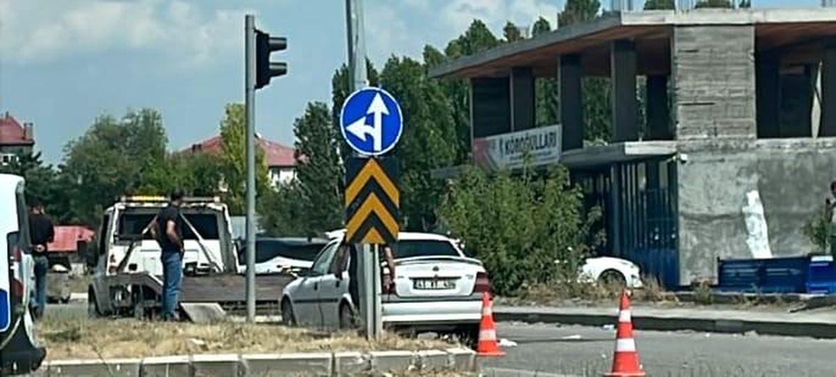 Muş\'ta Trafik Kazası: Üç Yaralı