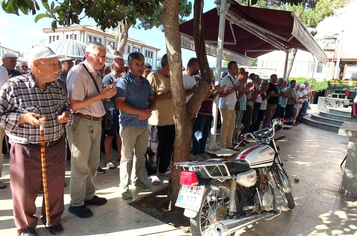 Emekli Başçavuş Mazlum Alamur\'un Cenaze Töreni
