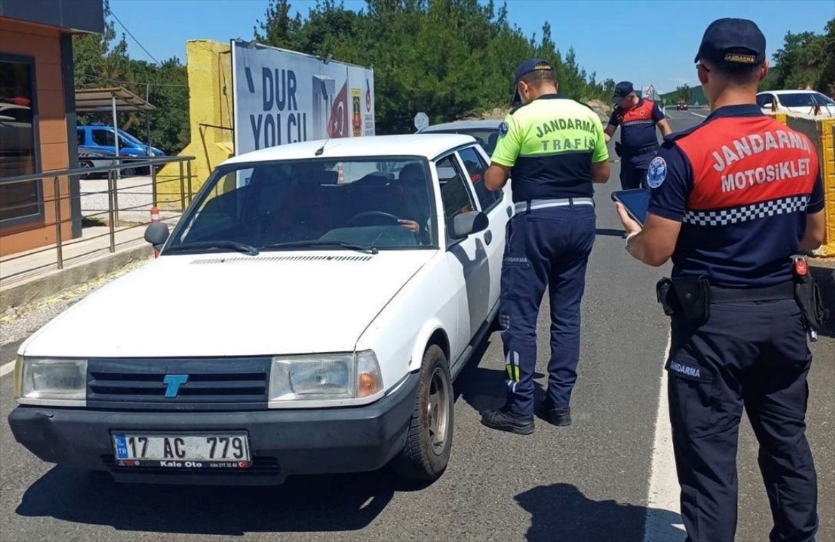 Çanakkale\'de Trafik Denetimi: 17 Araç Men Edildi