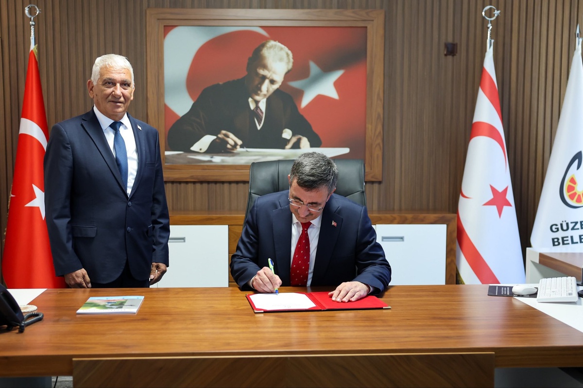 Cevdet Yılmaz KKTC\'de Soğuk Hava Deposunu İnceledi