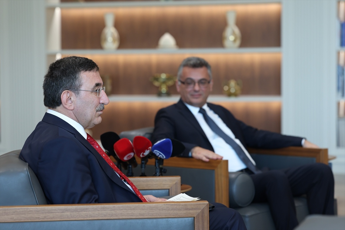 Cumhurbaşkanı Yardımcısı Yılmaz, Erhürman ile bir araya geldi: Kıbrıs meselesinde destek vurgusu