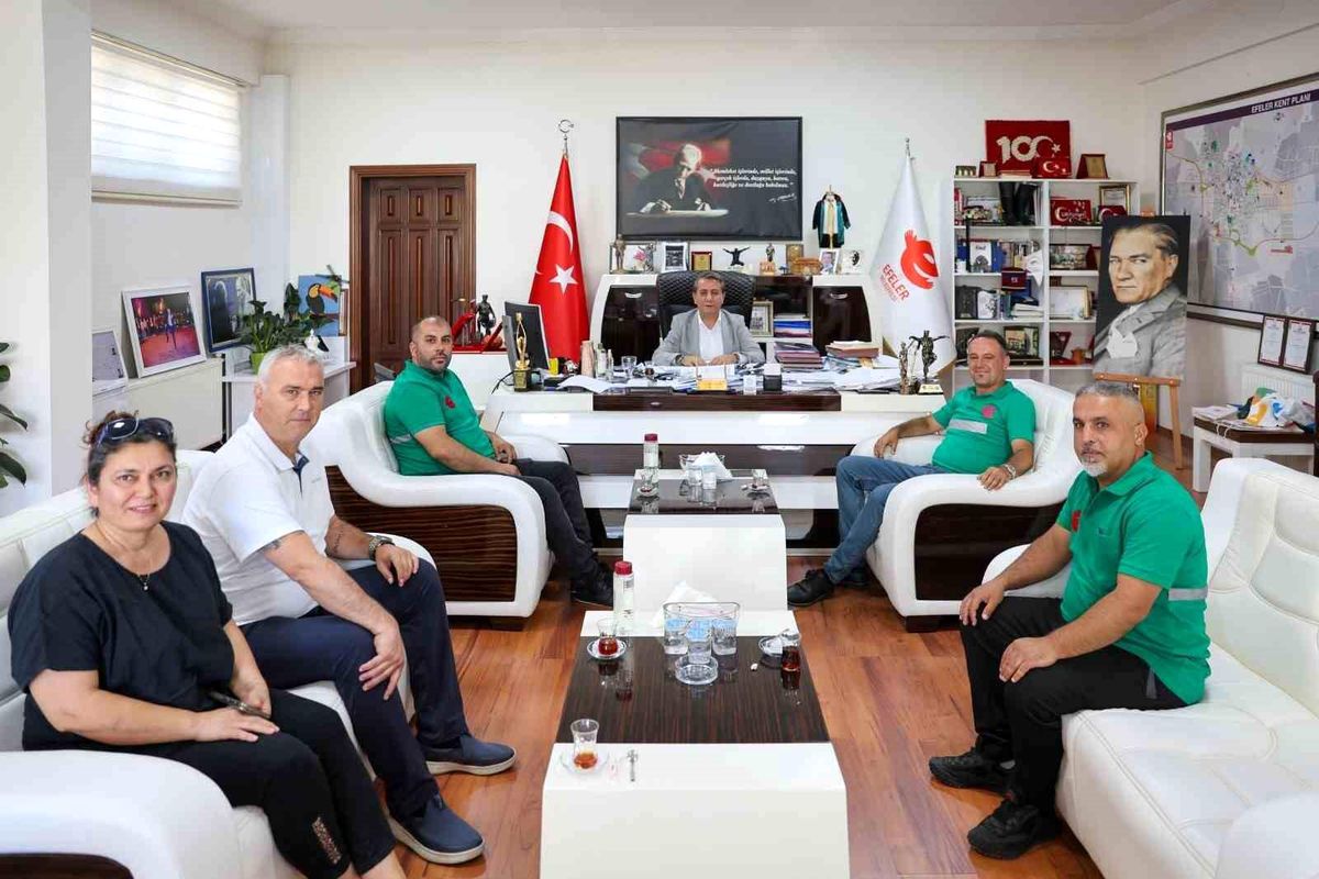 Efeler\'de hayat kurtaran belediye personeline anlamlı ödül