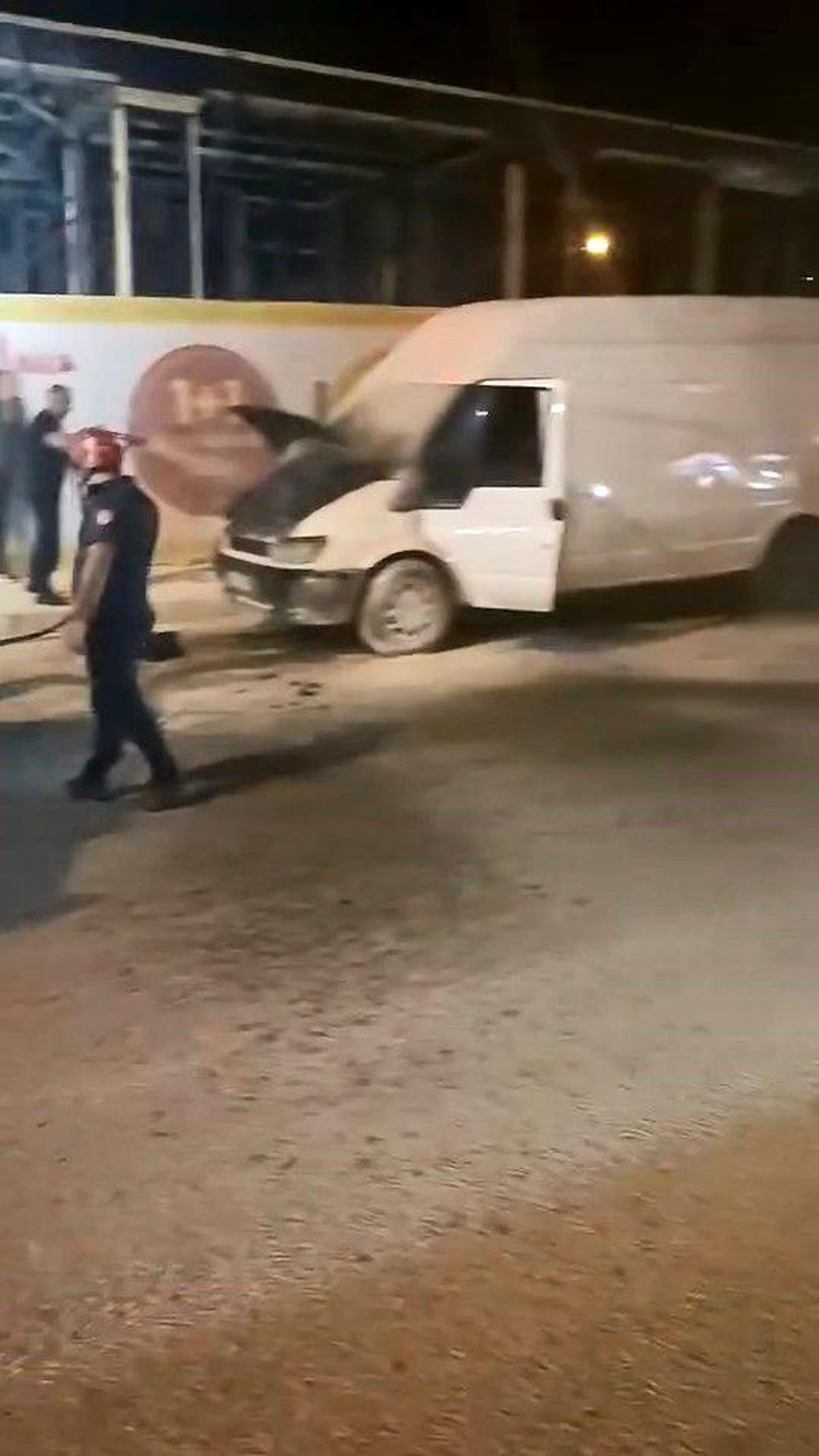 Elazığ\'da Seyir Halinde Minibüs Yandı