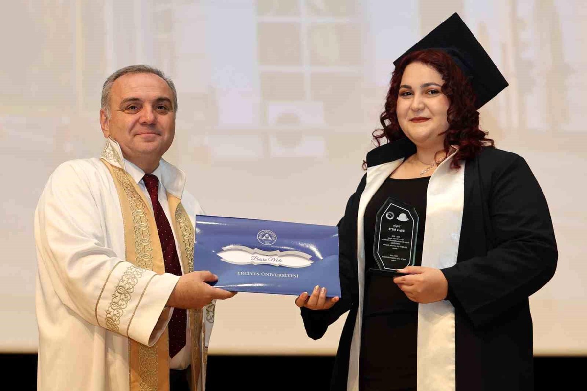 Erciyes Üniversitesi 134 mezununu verdi