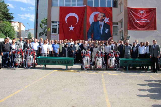 Erzurum’a Tarım Destekleri: Sıvat ve Süt Sağım Makineleri Dağıtıldı