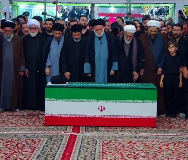 Eski İran lideri Ali Hamaney'in cenazesi doğduğu kent olan Meşhed'de defnedildi