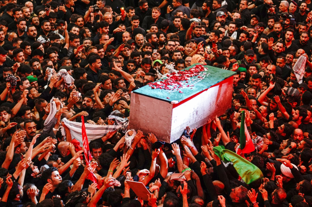 Eski İran lideri Ali Hamaney'in cenazesi doğduğu kent olan Meşhed'de defnedildi