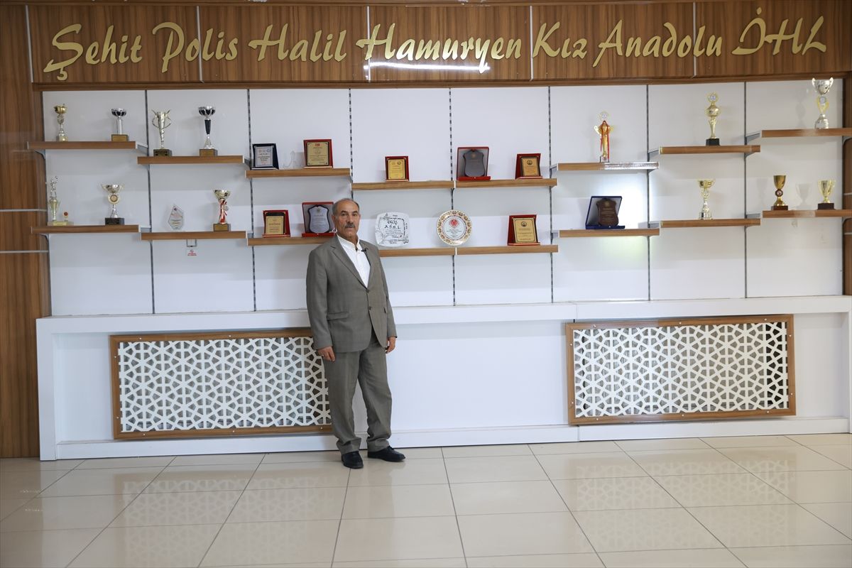 Şehit Polis Halil Hamuryen\'in Hatırası Okulda Yaşatılıyor