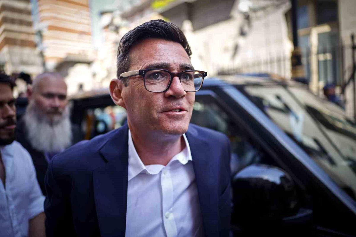 İngiltere\'de milletvekili Andy Burnham, başbakan olmaya çok yakın