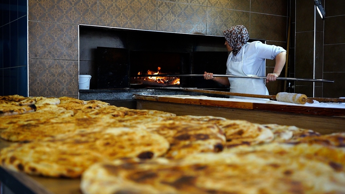 Kadınların Hamursuz Ekmeği Geleneği